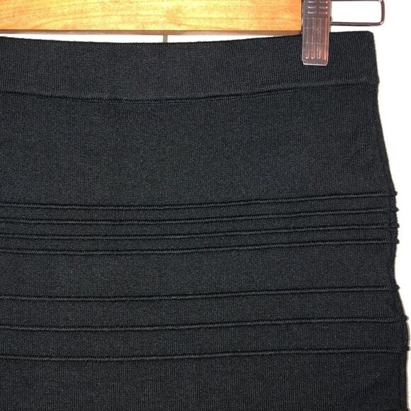Charlotte Russe M Black Knit Ribbed Mini Pencil Skirt - Picture 4 of 9